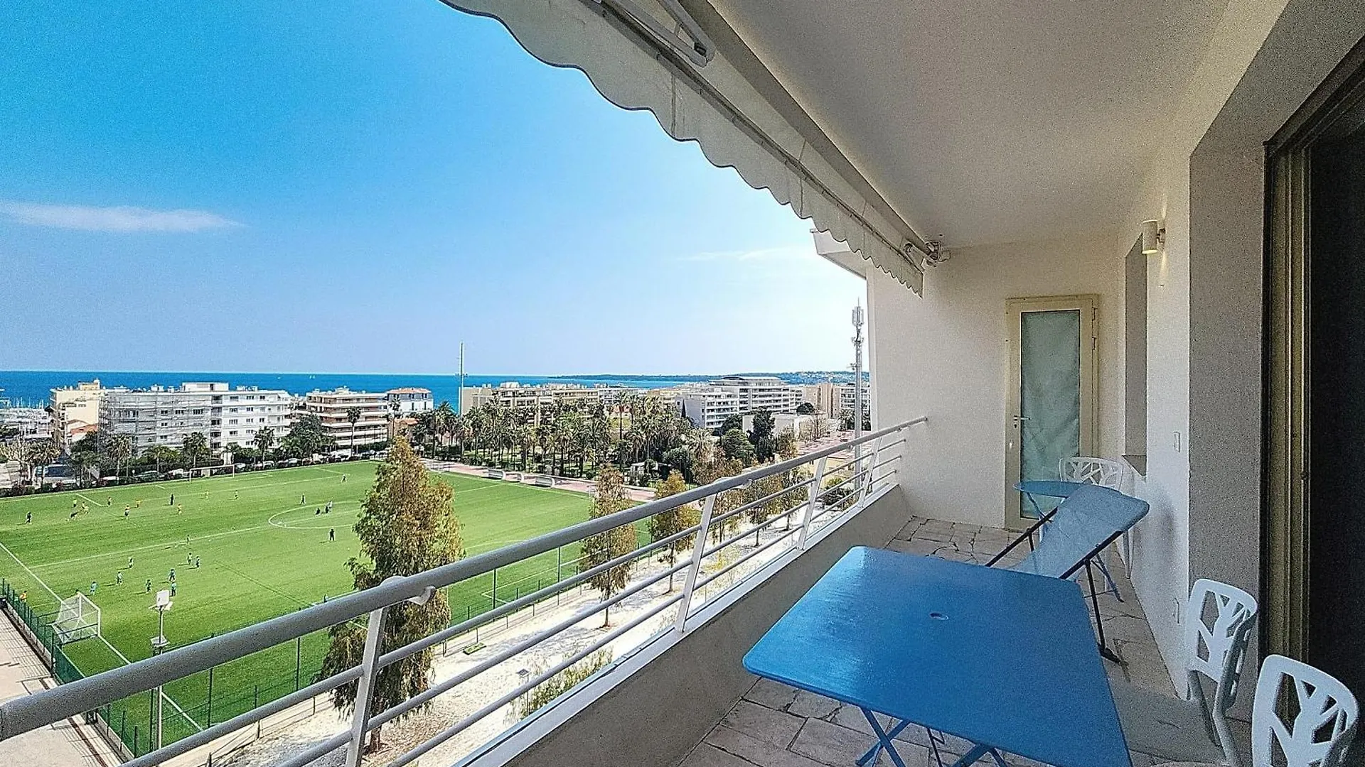 Henri Camille Real Estate -Armor - Sea View Big Terrace Sunny 1 Bedroom Cannes