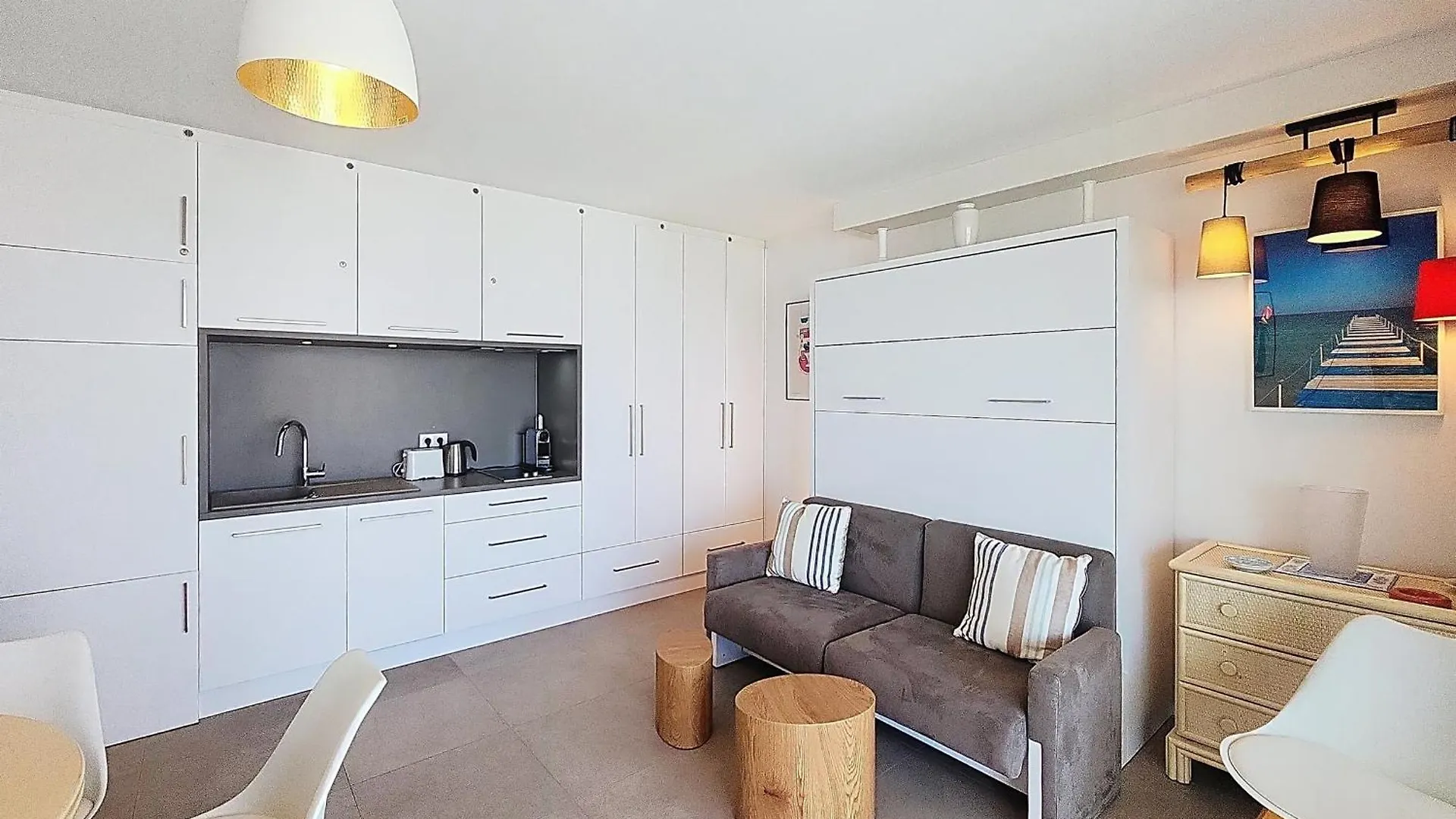 Henri Camille Real Estate -Armor - Sea View Big Terrace Sunny 1 Bedroom Cannes Holiday home