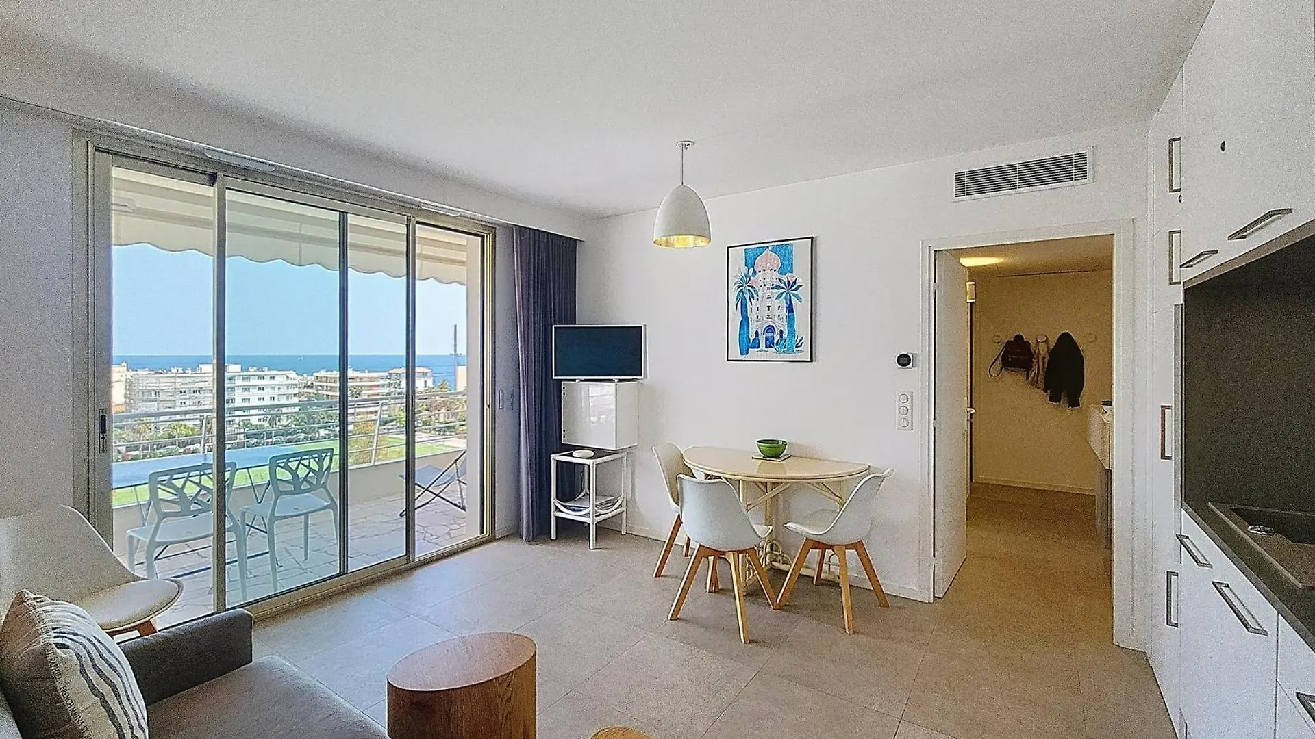 Henri Camille Real Estate -Armor - Sea View Big Terrace Sunny 1 Bedroom Cannes Holiday home