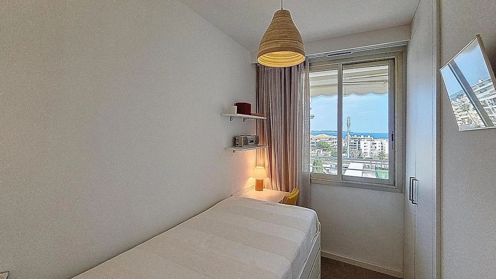 Henri Camille Real Estate -Armor - Sea View Big Terrace Sunny 1 Bedroom Cannes 0*,  France